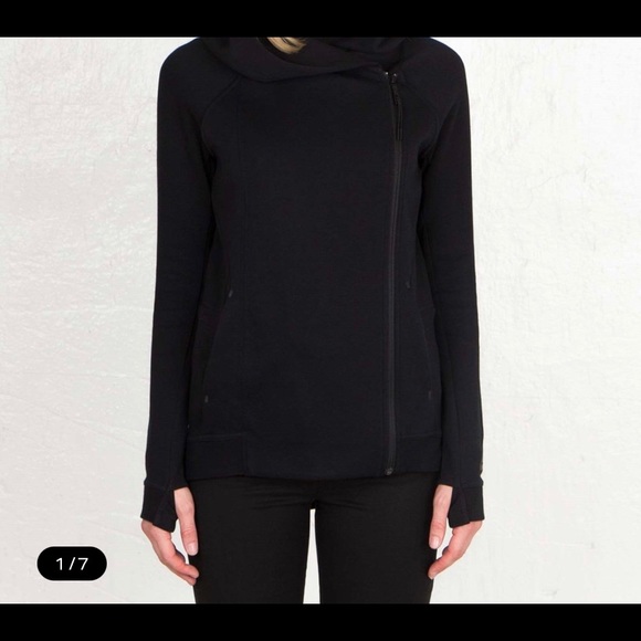 Nike Tech Fleece Cape - Picture 6 of 7